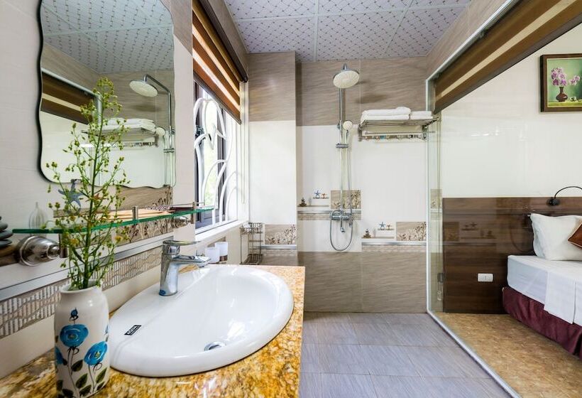 هتل The Little Village