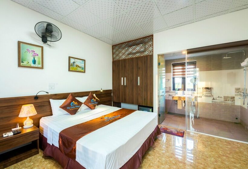 هتل The Little Village