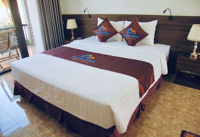 هتل The Little Village