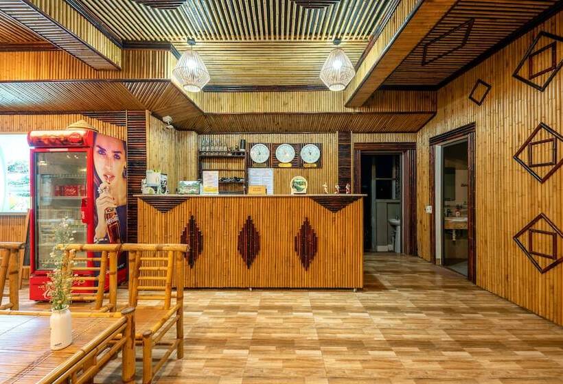 هتل The Little Village