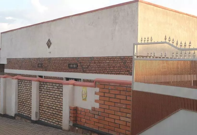 پانسیون Airport Luxury Motel