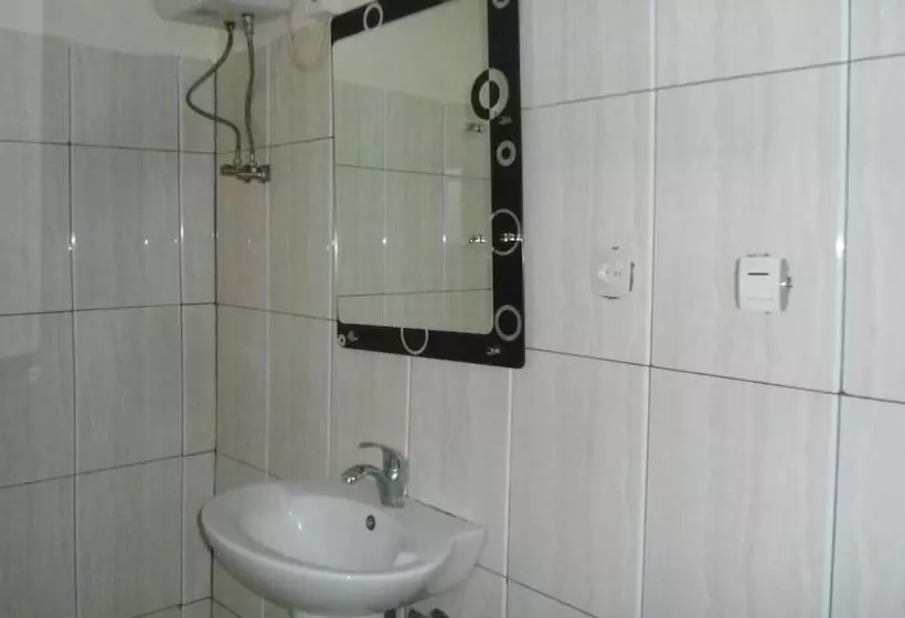 پانسیون Airport Luxury Motel