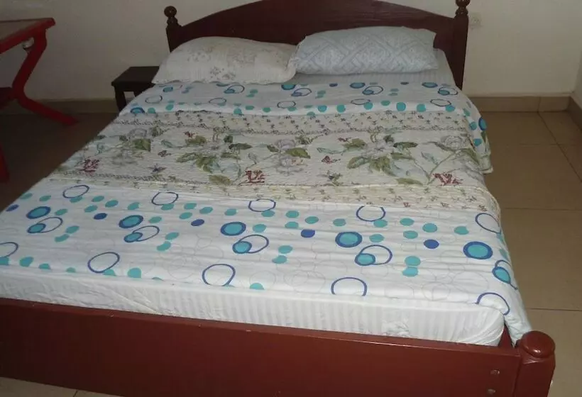 پانسیون Airport Luxury Motel