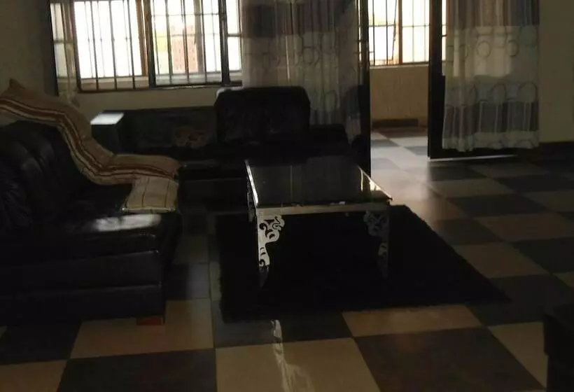 پانسیون Airport Luxury Motel