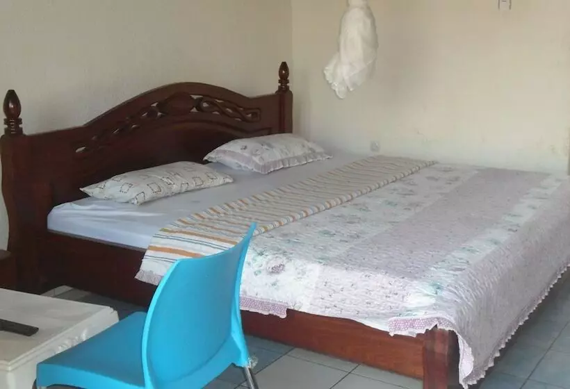 پانسیون Airport Luxury Motel