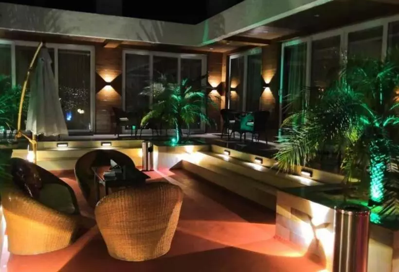 Majatalo Shivers Oasis Luxury Boutique Resort