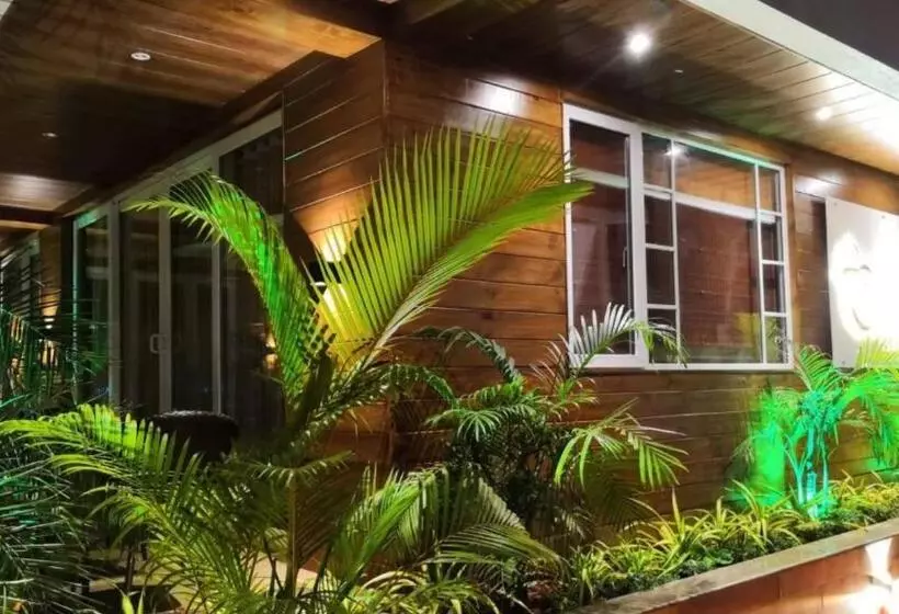 Majatalo Shivers Oasis Luxury Boutique Resort