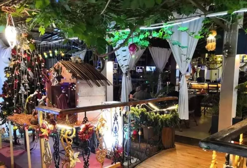 Majatalo Shivers Oasis Luxury Boutique Resort