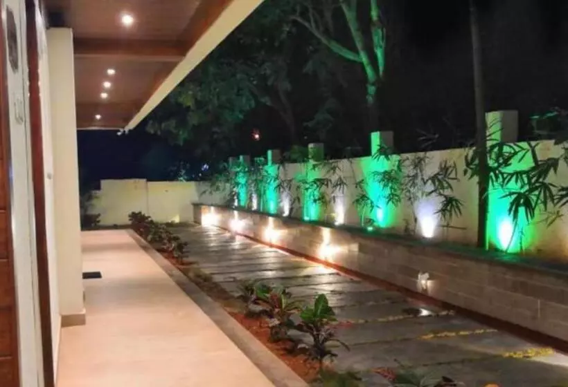 Majatalo Shivers Oasis Luxury Boutique Resort