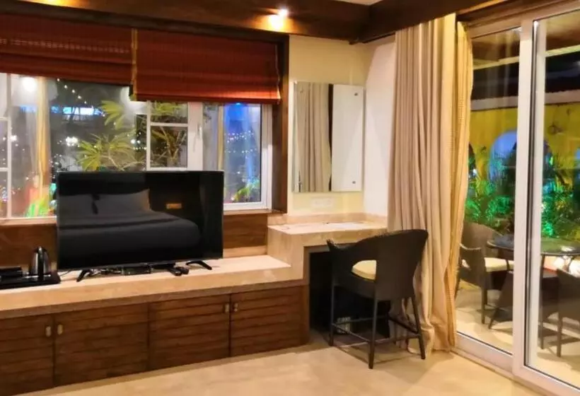 Majatalo Shivers Oasis Luxury Boutique Resort