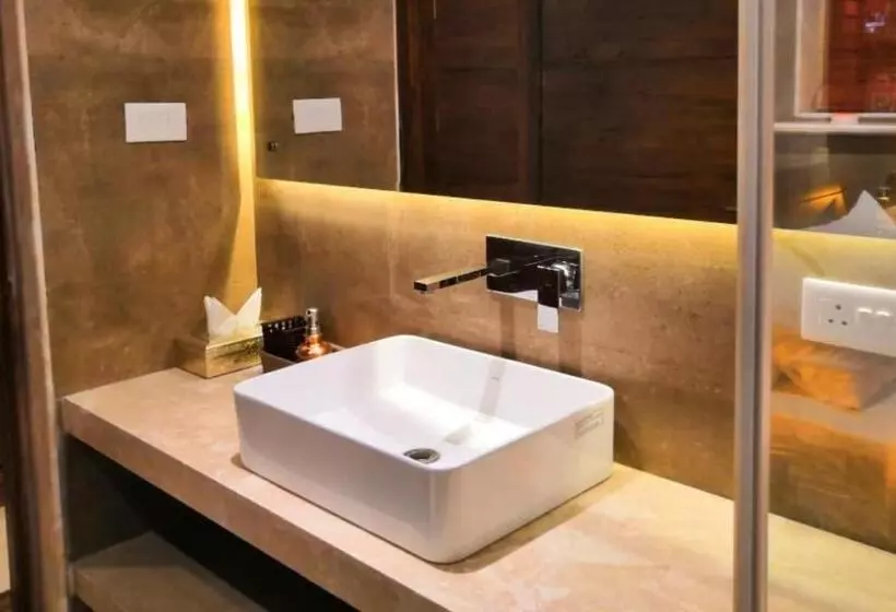 Majatalo Shivers Oasis Luxury Boutique Resort