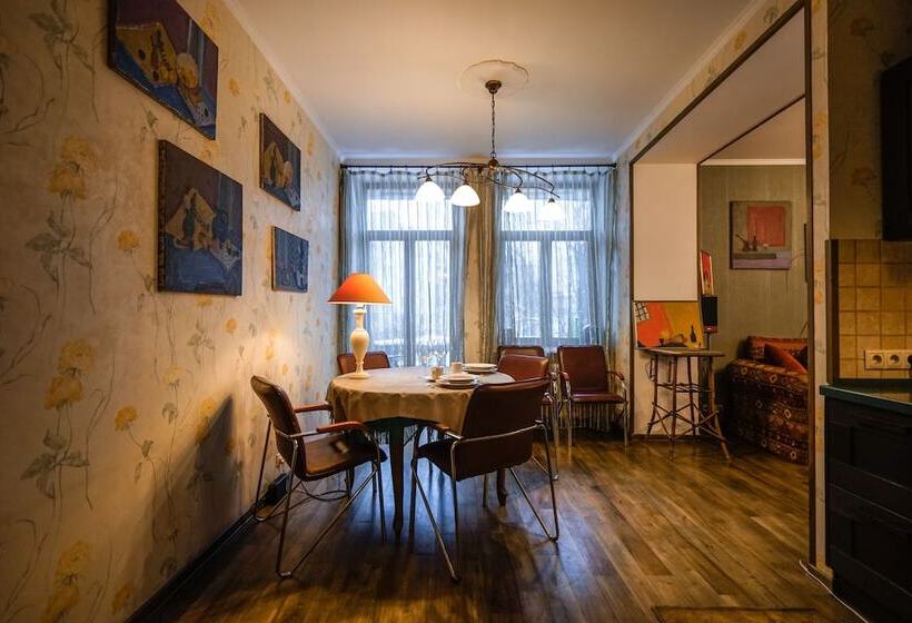 Prime Host Apartments On Smolenskaya