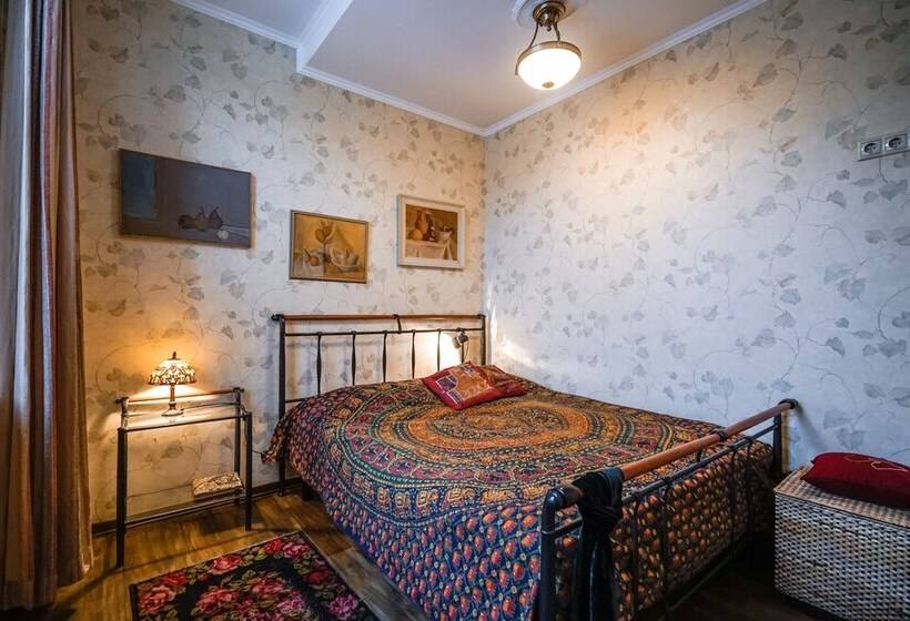 Prime Host Apartments On Smolenskaya