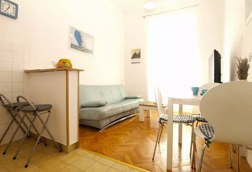 Apartment 1636