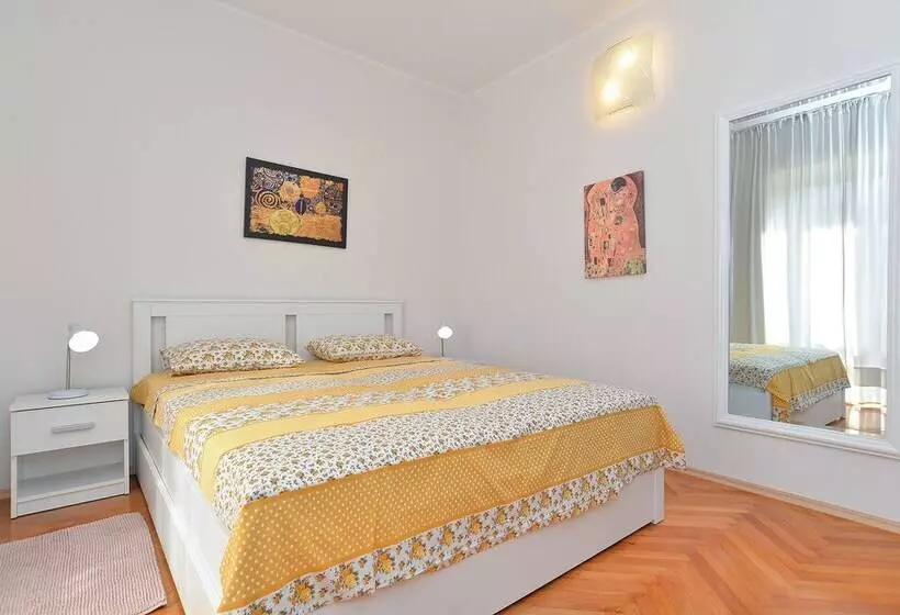 Apartments Valbandon 38