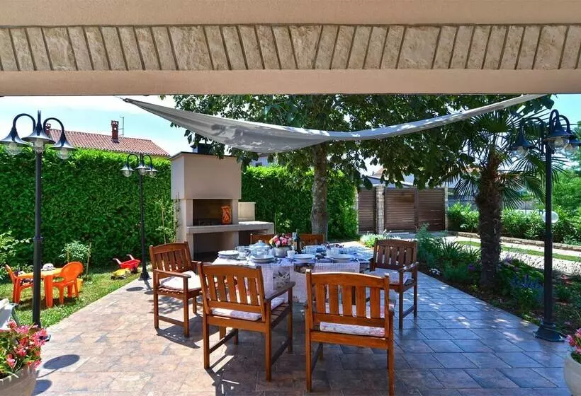 Apartments Valbandon 38