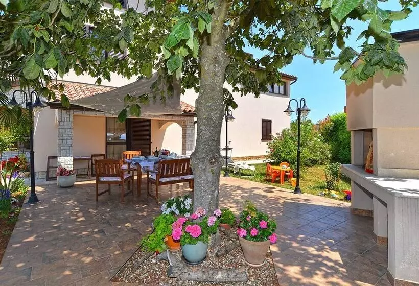 Apartments Valbandon 38