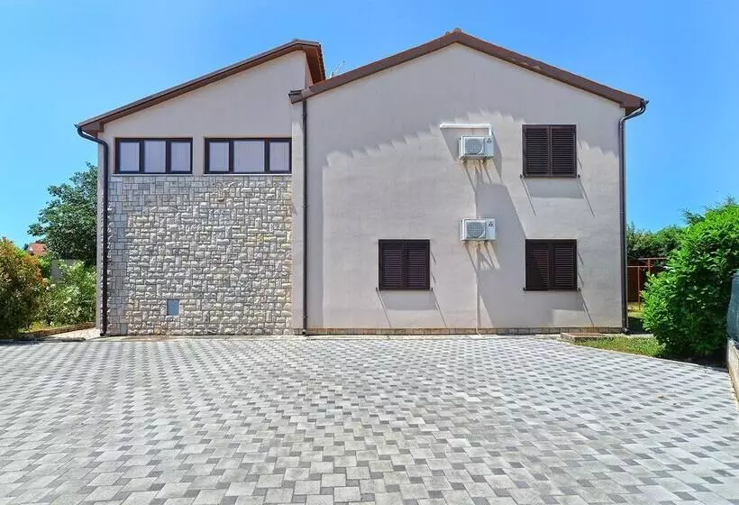 Apartments Valbandon 38