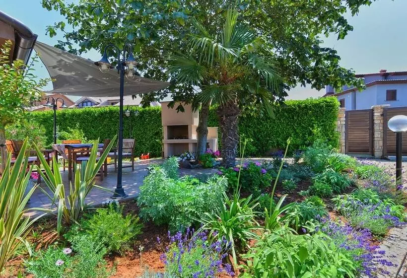 Apartments Valbandon 38