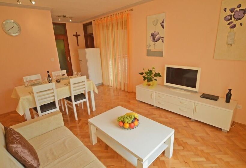 Apartments Benussi 1045