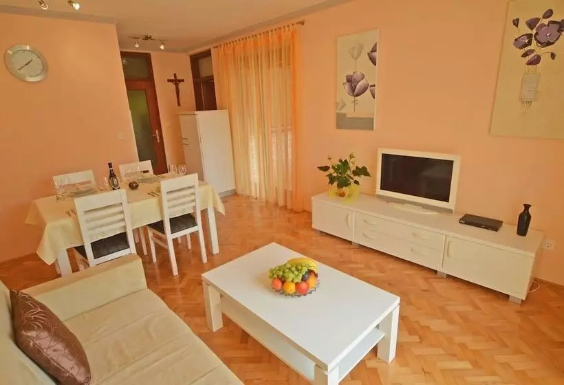 Apartments Benussi 1045