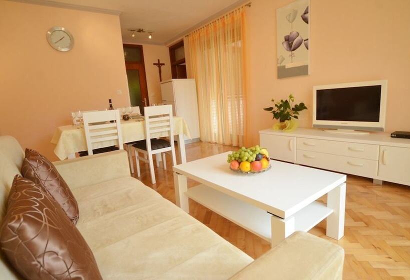 Apartments Benussi 1045