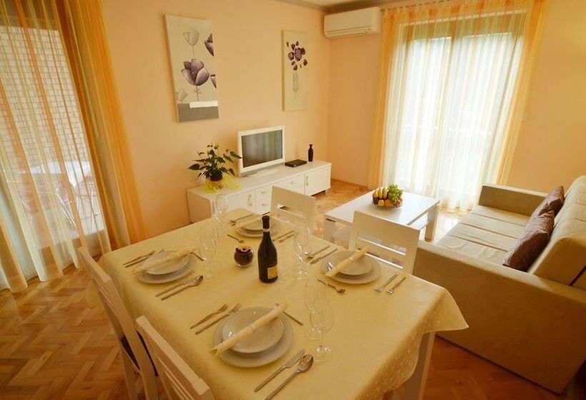 Apartments Benussi 1045