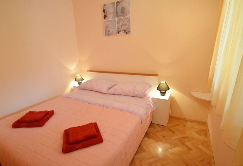 Apartments Benussi 1045