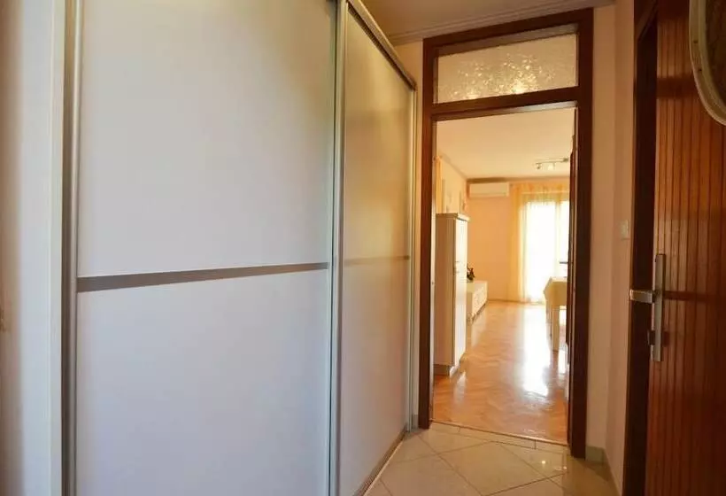 Apartments Benussi 1045