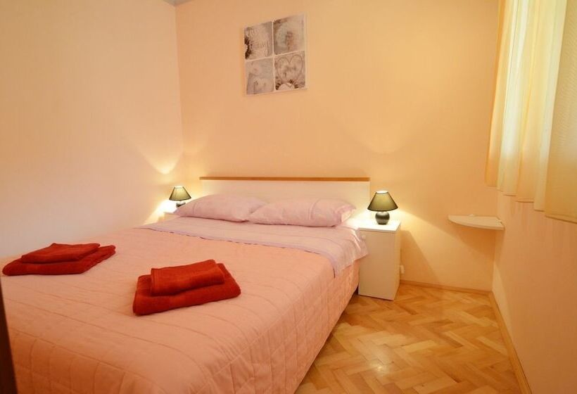 Apartments Benussi 1045