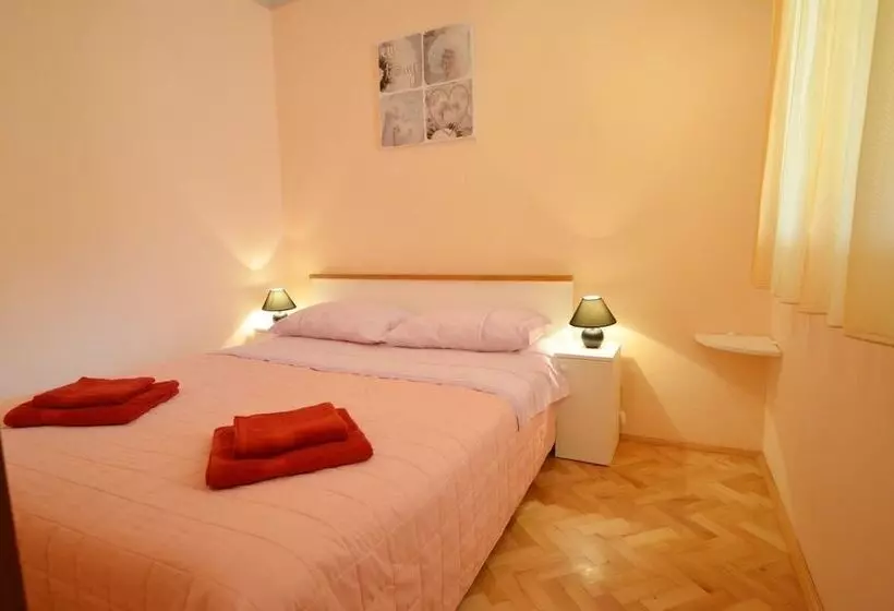 Apartments Benussi 1045