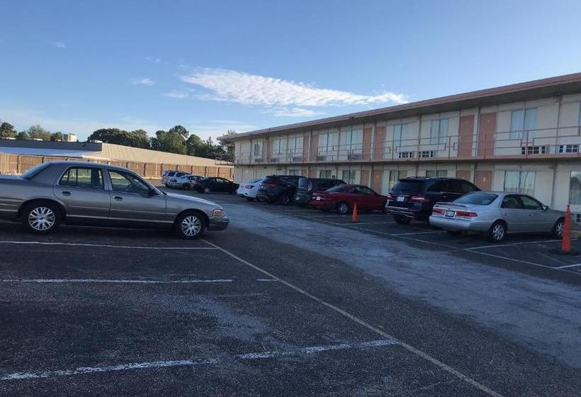 هتل Tyler Inn & Suites