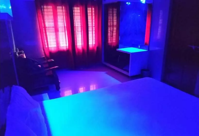 ペンション Iroomz Savitri Guest House