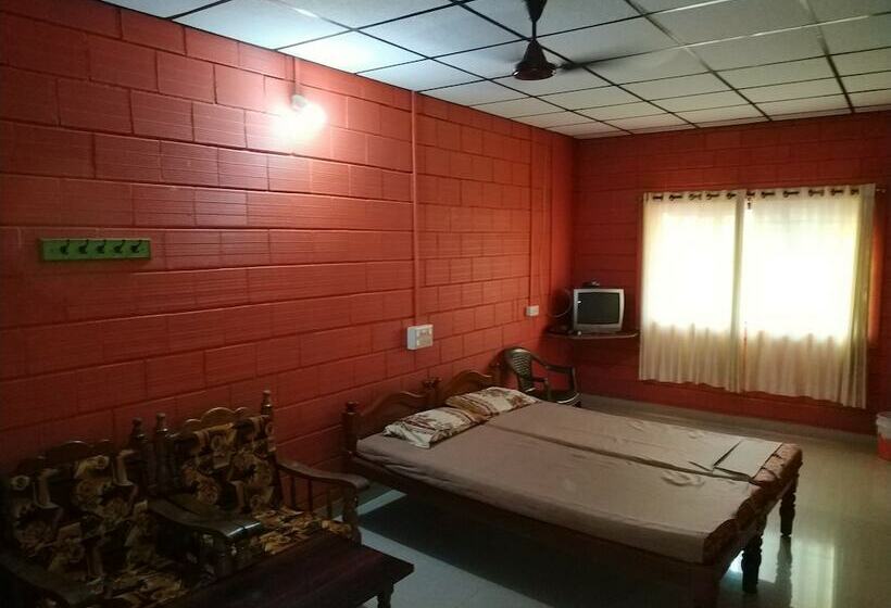 펜션 Iroomz Savitri Guest House