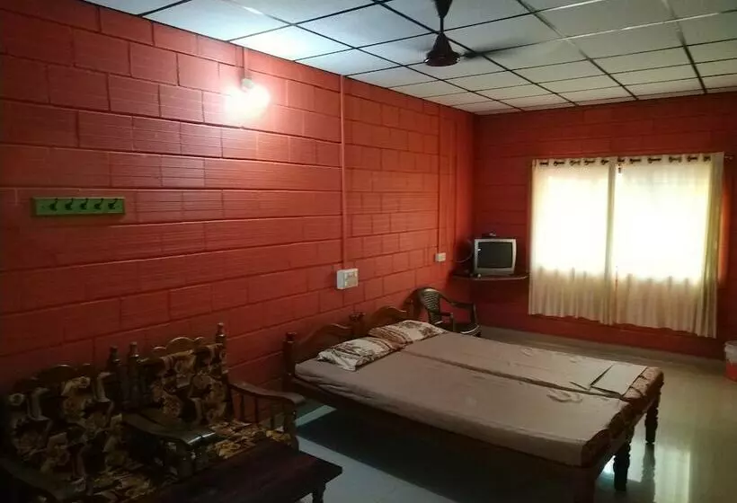 ペンション Iroomz Savitri Guest House