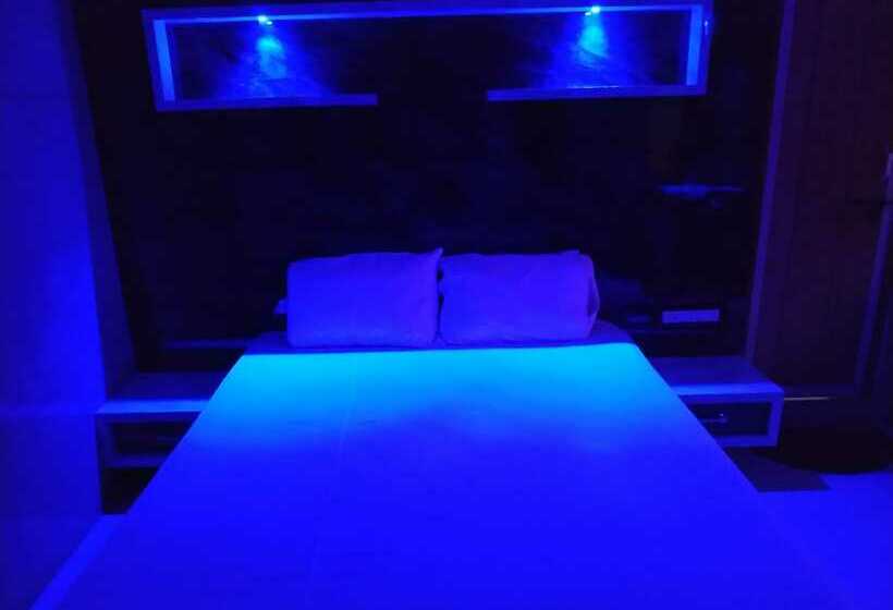 펜션 Iroomz Savitri Guest House