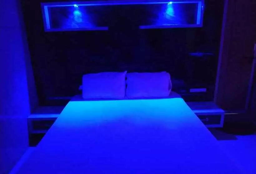ペンション Iroomz Savitri Guest House