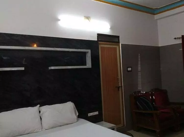 ペンション Iroomz Savitri Guest House