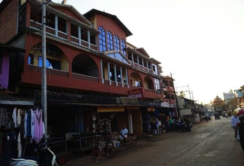 펜션 Iroomz Savitri Guest House