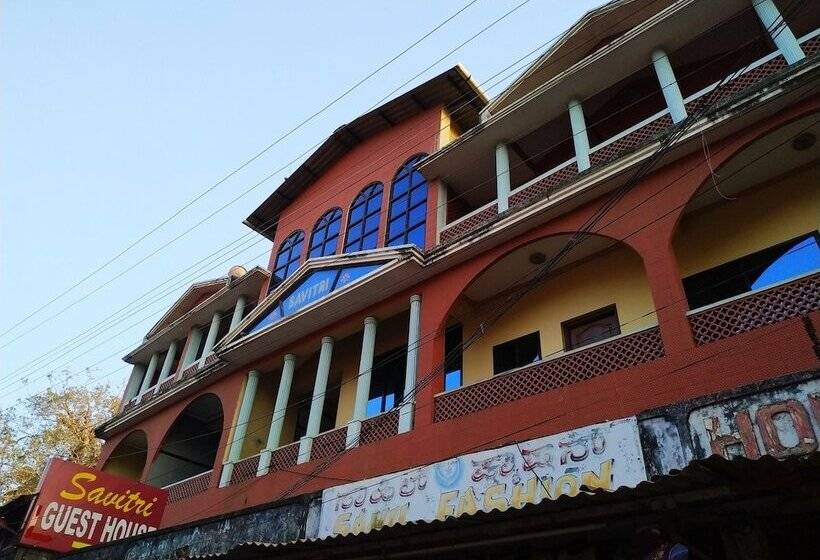 펜션 Iroomz Savitri Guest House