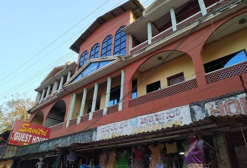 펜션 Iroomz Savitri Guest House