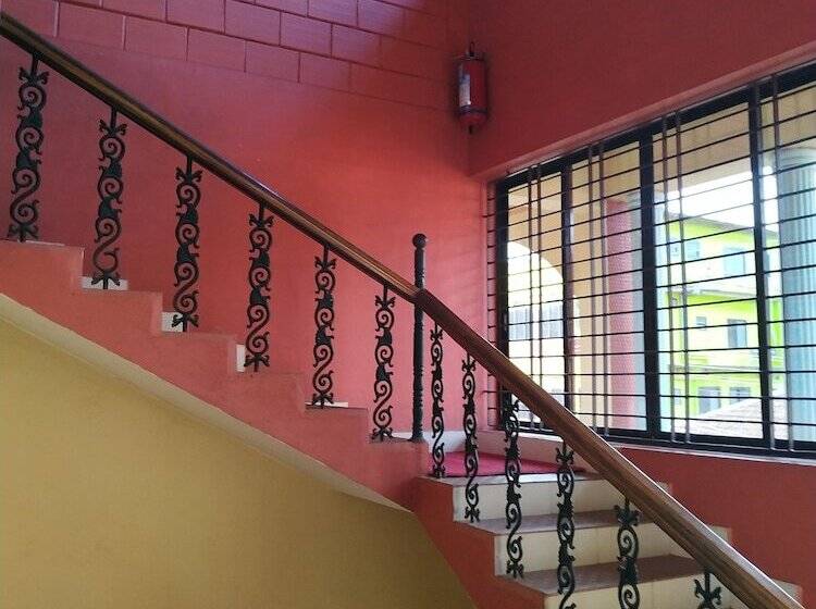 펜션 Iroomz Savitri Guest House