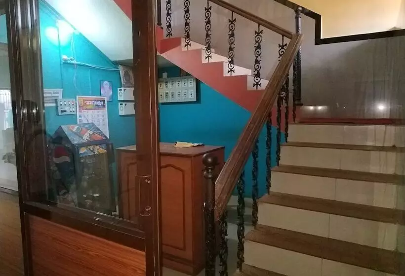 ペンション Iroomz Savitri Guest House