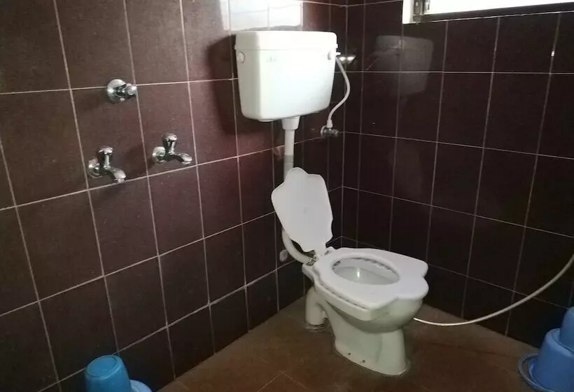 ペンション Iroomz Savitri Guest House