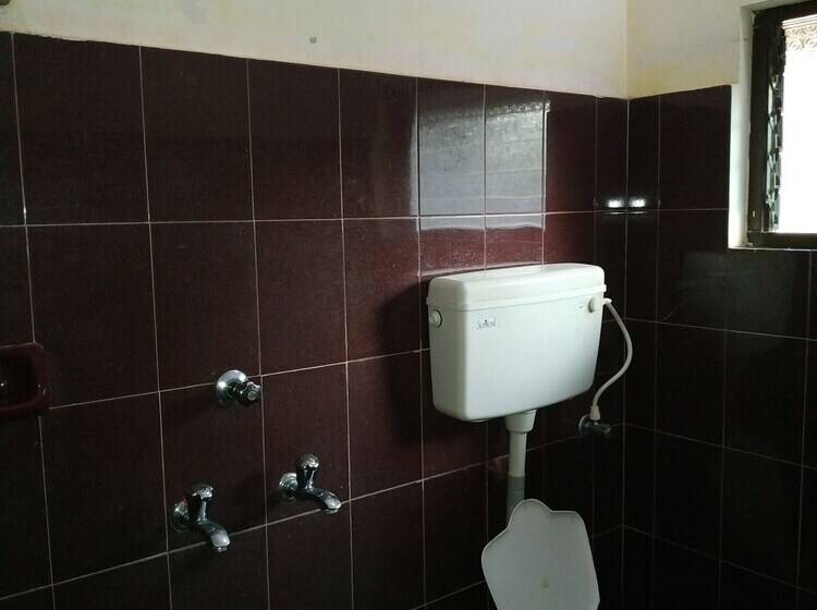 펜션 Iroomz Savitri Guest House