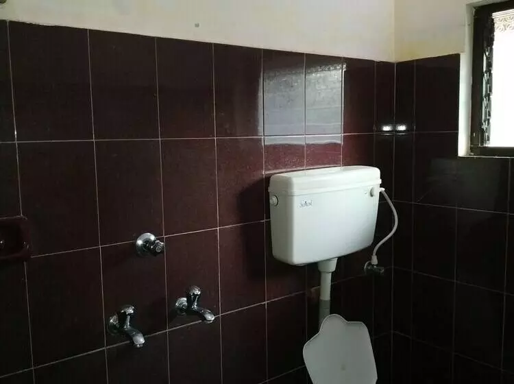 ペンション Iroomz Savitri Guest House