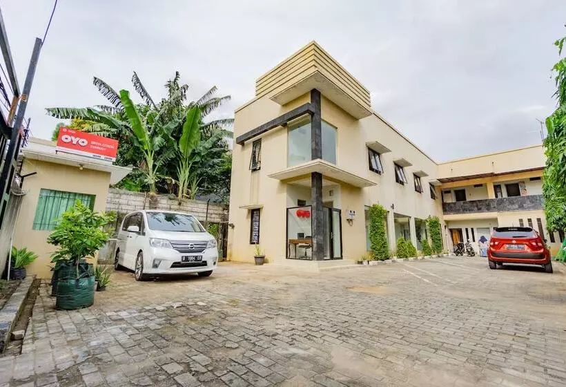 ホテル Oyo 2416 Griya Otista Syariah