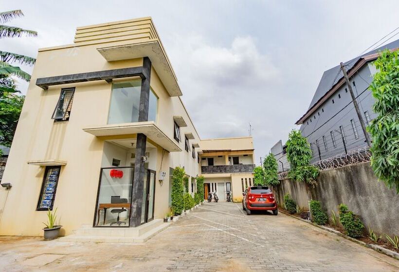 فندق Oyo 2416 Griya Otista Syariah