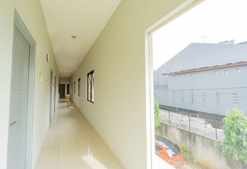 فندق Oyo 2416 Griya Otista Syariah