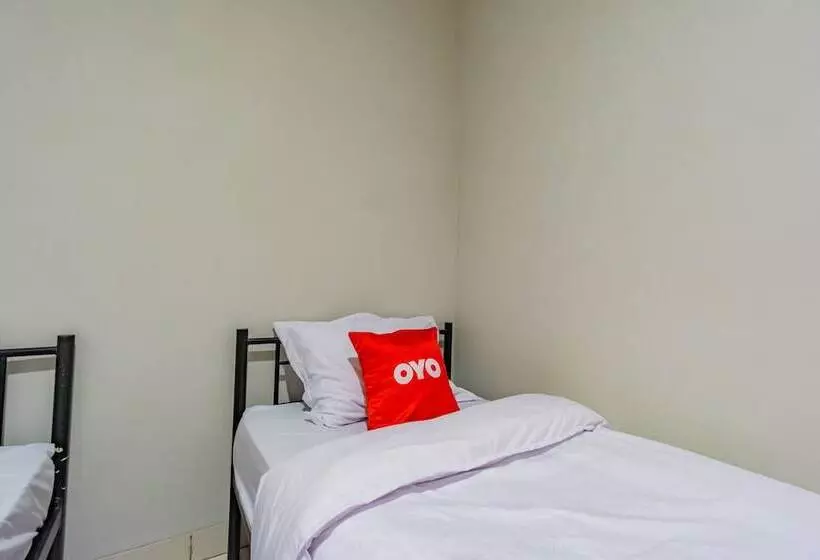 ホテル Oyo 2416 Griya Otista Syariah